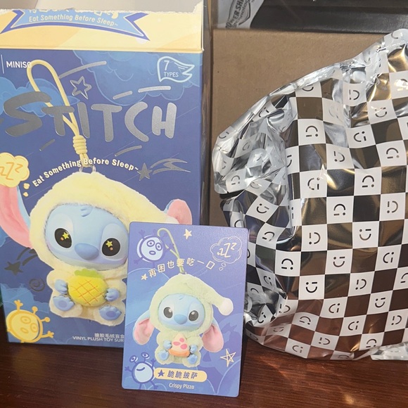 Stitch x Miniso authentic Stitch Labubu CRISPY PIZZA - Picture 1 of 1